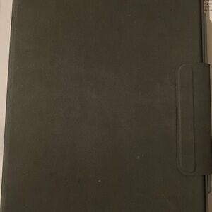 Zagg used like new ipad keyboard case